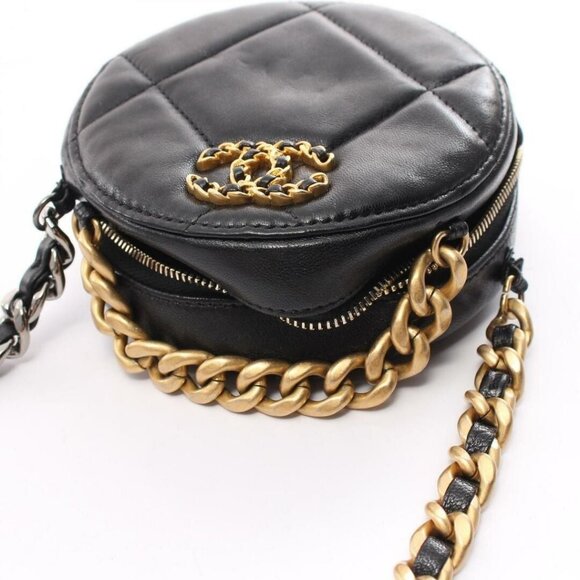 Chanel 19 Round Clutch With Chain Black Quilted Lambskin - Picture 9 of 10
